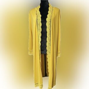Gorgeous 💛 golden yellow midi length cardigan.